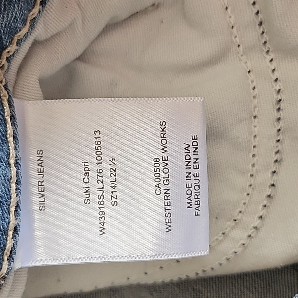 Silver Jeans Suki Capri - Picture 6 of 6